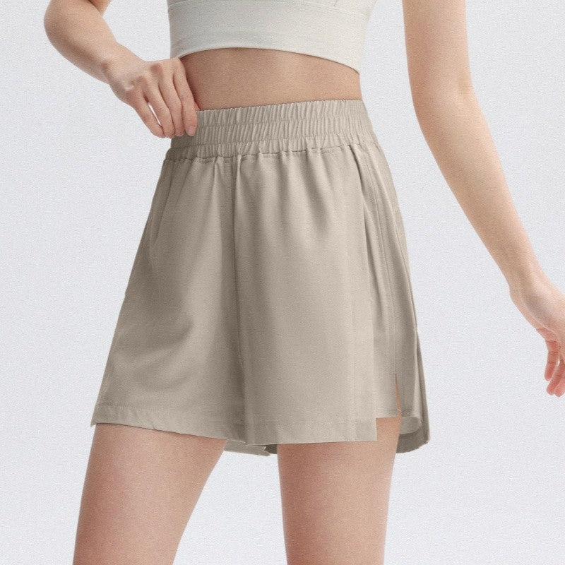 Shorts feminino com cintura de elástico e bolsos